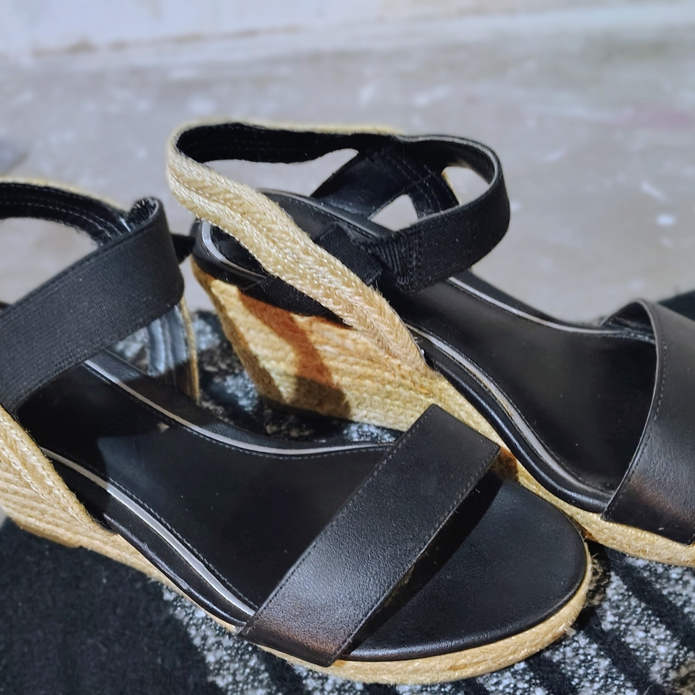 Chaps Black and Tan Wedge Sandals